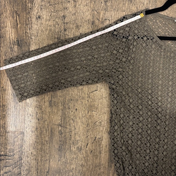 La Vie En Rose Gray/Olive Lace Top - Picture 8 of 9